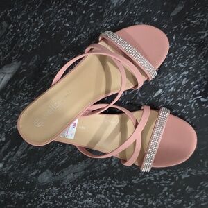 BRAND NEW WELLSFOUND RHINESTONE LOW HEEL CRISS-CROSSMULE SANDAL
